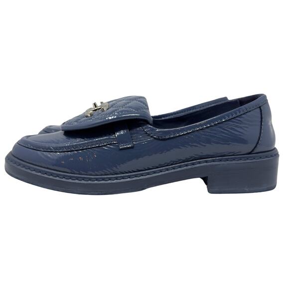CHANEL Turnlock Quilted Loafers CC Logo Navy Blue Patent Leather Flats Shoe EU40 - Picture 2 of 11
